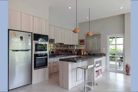 Casa de 3 dormitorios en Bang Lamung, Tailandia № 78611 - foto 3