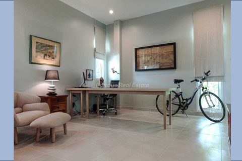 Casa de 3 dormitorios en Bang Lamung, Tailandia № 78611 - foto 5