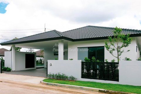 Casa de 3 dormitorios en Bang Lamung, Tailandia № 78613