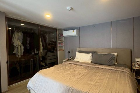 Dúplex de 1 dormitorio en Bangkok, Tailandia № 132454 - foto 5