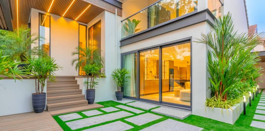 Chalet de 4 dormitorios en Pattaya, Tailandia № 120253
