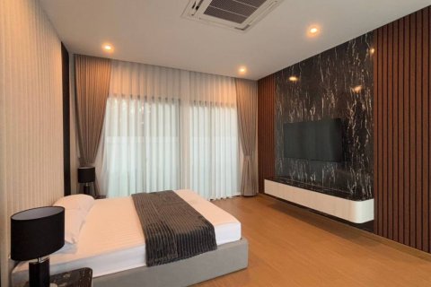 Chalet de 3 dormitorios en Pattaya, Tailandia № 120250 - foto 10