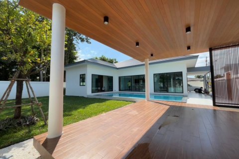 Chalet de 3 dormitorios en Pattaya, Tailandia № 120250