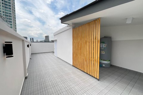 Adosado de 4 dormitorios en Bangkok, Tailandia № 111658 - foto 16