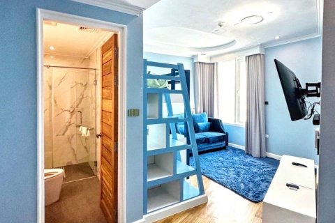 Condominio de 4 dormitorios en Khlong San, Bangkok, Tailandia № 132921 - foto 7