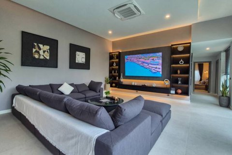 Chalet de 6 dormitorios en Pattaya, Tailandia № 132924 - foto 7