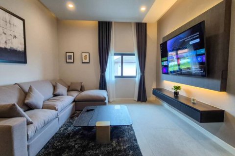Chalet de 6 dormitorios en Pattaya, Tailandia № 132923 - foto 2