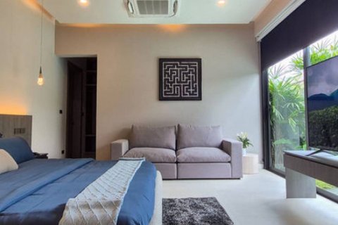Chalet de 5 dormitorios en Pattaya, Tailandia № 132925 - foto 4