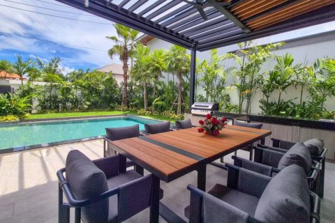 Chalet de 5 dormitorios en Pattaya, Tailandia № 132925 - foto 9