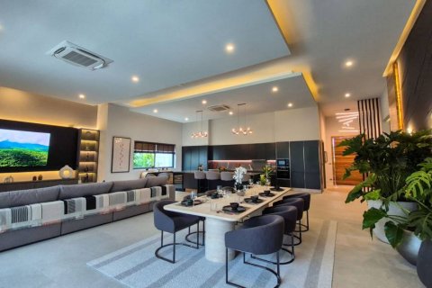Chalet de 5 dormitorios en Pattaya, Tailandia № 132925