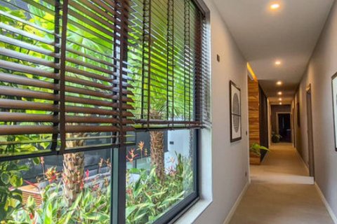Chalet de 5 dormitorios en Pattaya, Tailandia № 132925 - foto 8