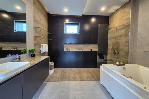 Chalet de 5 dormitorios en Pattaya, Tailandia № 132925 - foto 7