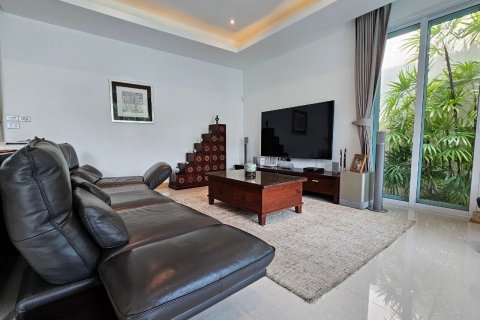 Casa de 3 dormitorios en Pattaya, Tailandia № 112031 - foto 9