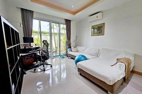 Casa de 3 dormitorios en Pattaya, Tailandia № 112031 - foto 24