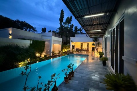 Casa de 3 dormitorios en Pattaya, Tailandia № 112031 - foto 4