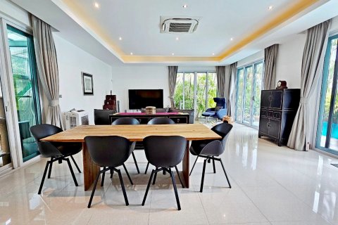 Casa de 3 dormitorios en Pattaya, Tailandia № 112031 - foto 15