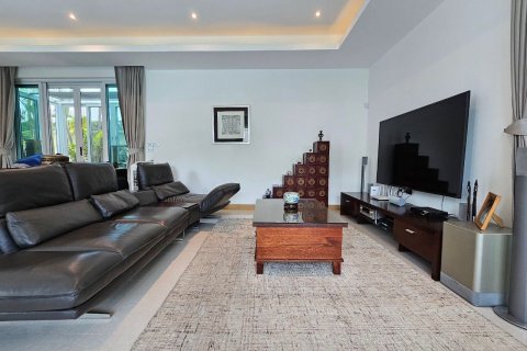 Casa de 3 dormitorios en Pattaya, Tailandia № 112031 - foto 11
