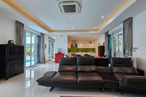 Casa de 3 dormitorios en Pattaya, Tailandia № 112031 - foto 12