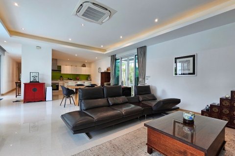 Casa de 3 dormitorios en Pattaya, Tailandia № 112031 - foto 8