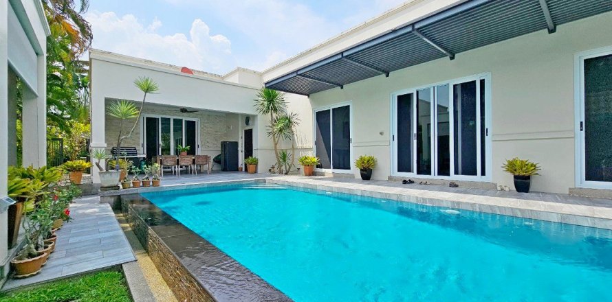 Casa de 3 dormitorios en Pattaya, Tailandia № 112031