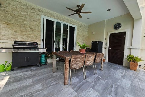 Casa de 3 dormitorios en Pattaya, Tailandia № 112031 - foto 7