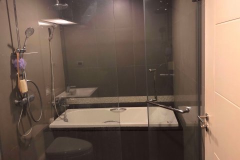 Condominio de 1 dormitorio en Khlong Toei, Bangkok, Tailandia № 76264 - foto 9