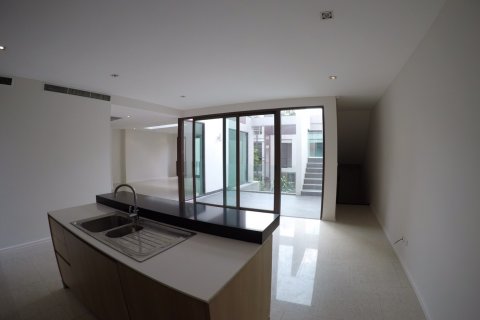 Condominio de 3 dormitorios en Bangkok, Tailandia № 143845 - foto 4
