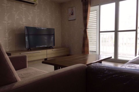 Condominio de 2 dormitorios en Bang Kapi, Bangkok, Tailandia № 76585 - foto 3
