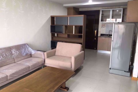 Condominio de 2 dormitorios en Bang Kapi, Bangkok, Tailandia № 76585 - foto 2