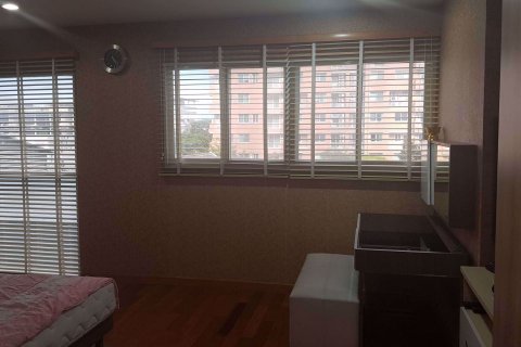 Condominio de 2 dormitorios en Bang Kapi, Bangkok, Tailandia № 76585 - foto 7