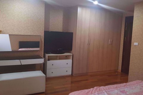 Condominio de 2 dormitorios en Bang Kapi, Bangkok, Tailandia № 76585 - foto 8