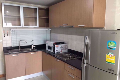 Condominio de 2 dormitorios en Bang Kapi, Bangkok, Tailandia № 76585 - foto 4