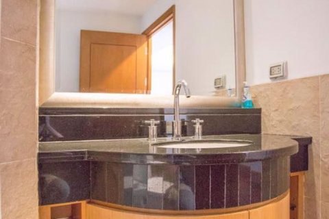 Condominio de 2 dormitorios en Sathon, Bangkok, Tailandia № 76584 - foto 7