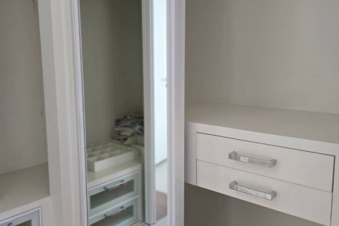 Condo in Pathum Wan, Bangkok, Thailand, 2 bedrooms  № 123864 - photo 15