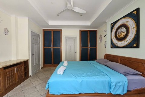 Casa de 5 dormitorios en Pattaya, Tailandia № 130358 - foto 19