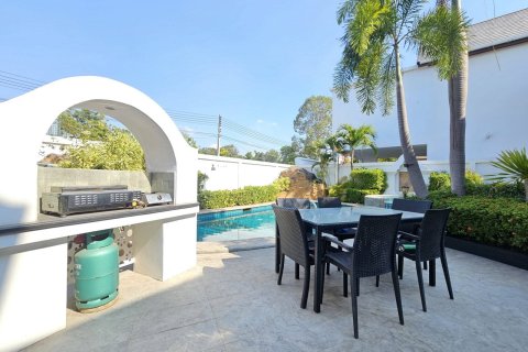 Casa de 5 dormitorios en Pattaya, Tailandia № 130358 - foto 5