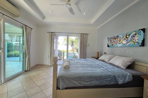 Casa de 5 dormitorios en Pattaya, Tailandia № 130358 - foto 13