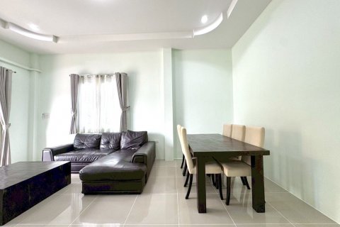 Casa de 3 dormitorios en Pattaya, Tailandia № 130359 - foto 8