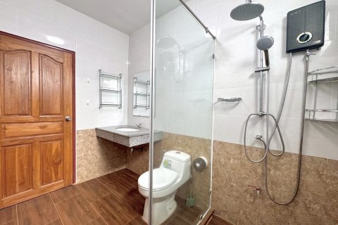 Casa de 3 dormitorios en Pattaya, Tailandia № 130359 - foto 19