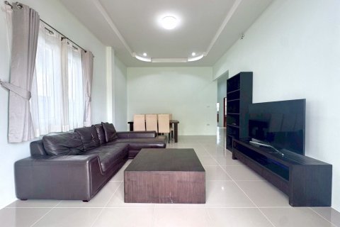 Casa de 3 dormitorios en Pattaya, Tailandia № 130359 - foto 7
