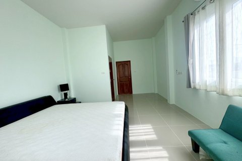 Casa de 3 dormitorios en Pattaya, Tailandia № 130359 - foto 12