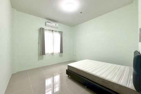 Casa de 3 dormitorios en Pattaya, Tailandia № 130359 - foto 15