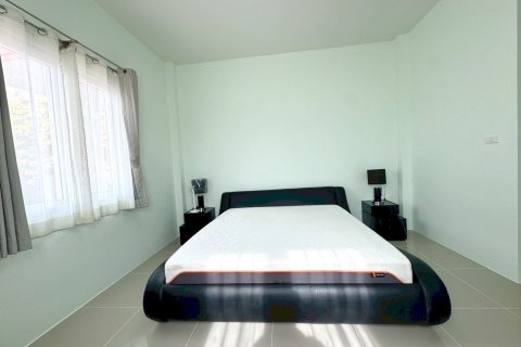 Casa de 3 dormitorios en Pattaya, Tailandia № 130359 - foto 11