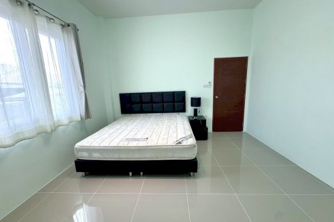 Casa de 3 dormitorios en Pattaya, Tailandia № 130359 - foto 16
