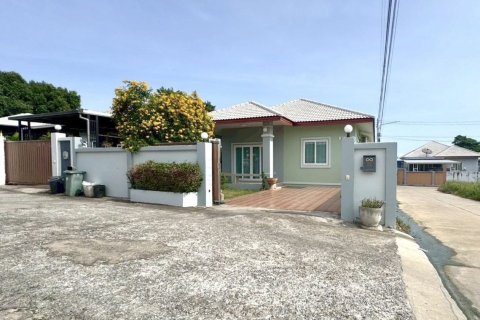 Casa de 3 dormitorios en Pattaya, Tailandia № 130359 - foto 2
