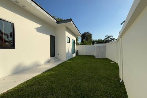 Casa de 3 dormitorios en Pattaya, Tailandia № 122938 - foto 11