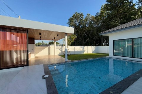 Casa de 3 dormitorios en Pattaya, Tailandia № 122938 - foto 4