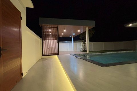 Casa de 3 dormitorios en Pattaya, Tailandia № 122938 - foto 8