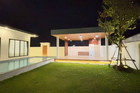 Casa de 3 dormitorios en Pattaya, Tailandia № 122938 - foto 9