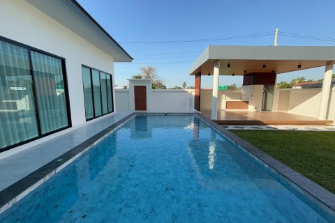 Casa de 3 dormitorios en Pattaya, Tailandia № 122938 - foto 3